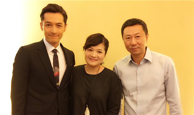 王丽萍和两位“老”搭档胡歌、夏晓昀(右) 王丽萍和两位“老”搭档胡歌、夏晓昀(右)