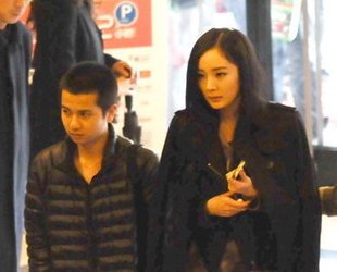 Ян Ми устал шоу Qianhuhouyong внешний вид и большой на всем пути, чтобы быть зрителями