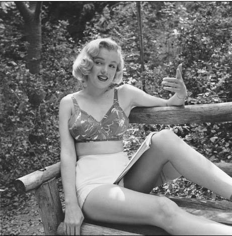 玛丽莲·梦露珍贵性感照集体曝光 解密其死因