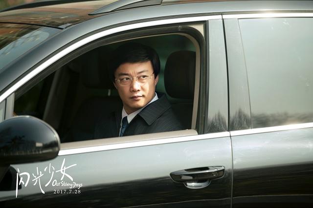 《闪光少女》发特辑 陈奕迅变身闪光“老干部”