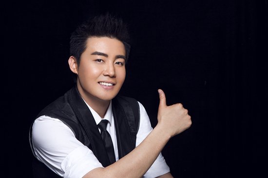 最帅男高音张英席献唱旅游节 望用歌声传递文化