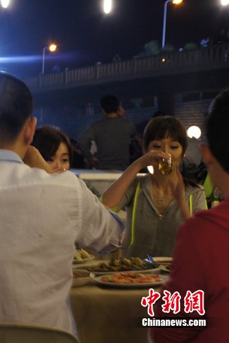 谋女郎李曼为工作狂饮 谈感情:更看重感觉-人