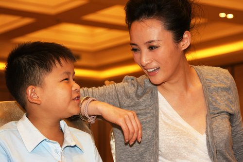 蒋勤勤小林浩情同母子 替儿子"觅得"哥哥