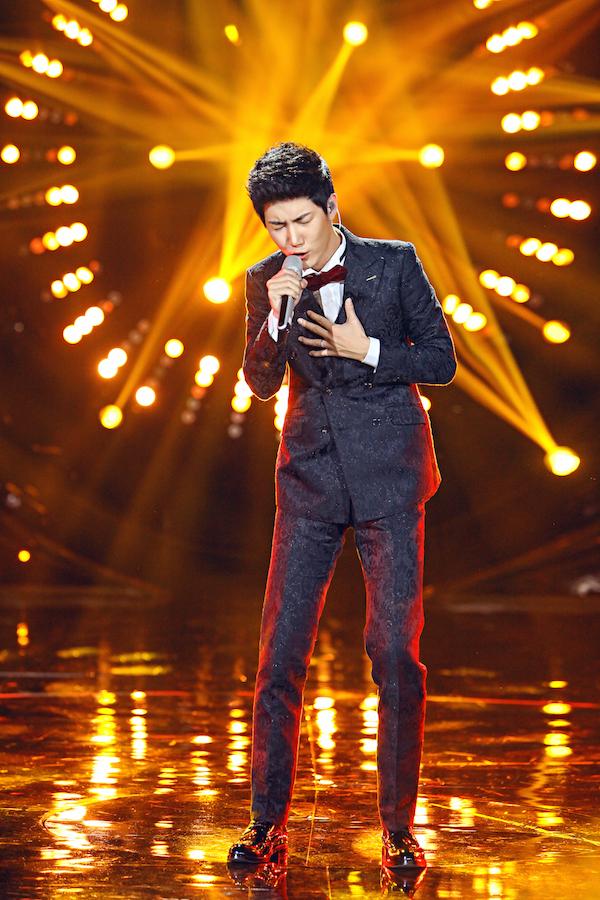 二手新人 王晰 踢馆 黄致列撞型遇头号强敌_娱