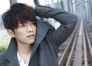 张栋梁9月发片 主打歌《怎么会哭》MV独家首播