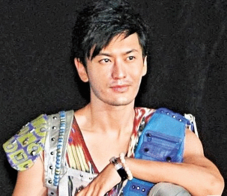 黄晓明旧照再惹整容疑云 12年前鼻头圆【图】