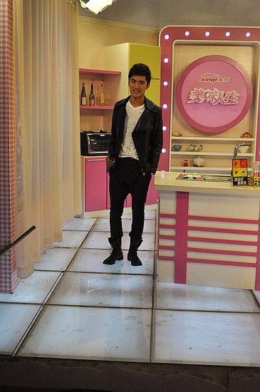 王鑫尧做客《美味人生》 与陈正飞幽默互动