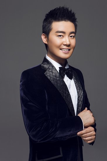 最帅男高音张英席献唱旅游节 望用歌声传递文化