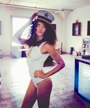 贾斯汀·比伯被曝奇怪癖好 新女友性感照片曝