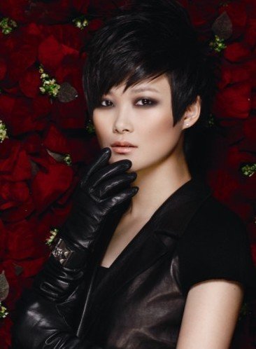  李宇春 新专辑吸金500万 澄清家人尚未逼婚_娱