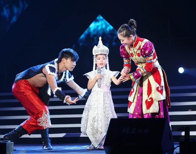 中国小童星演唱会麦莉莎献唱《梦中的额吉》