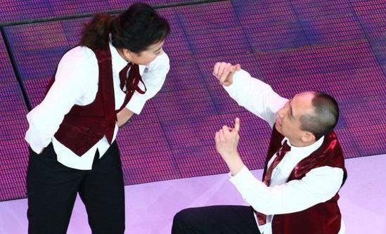 贾玲兔年春晚分饰两角 既《还钱》又《拍客》