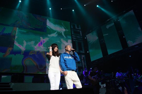 云朵助阵恩师刀郎巡演