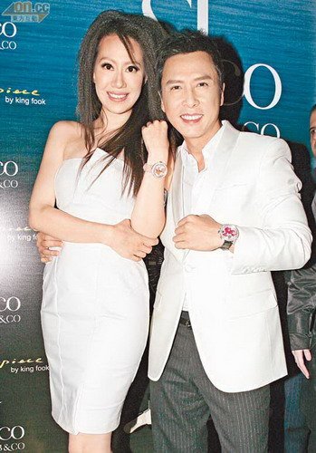 甄子丹心动试穿增高鞋 不介意被嘲笑身材矮小