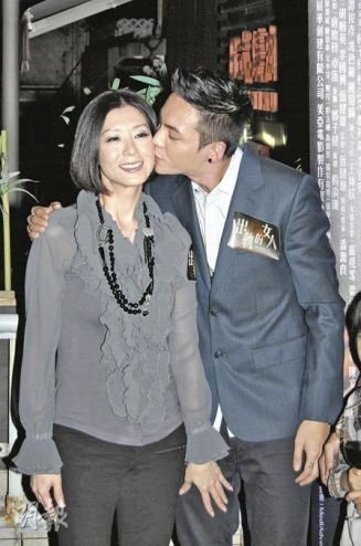 阿sa秘密返港为男友庆生 与陈伟霆甜蜜过夜【图】