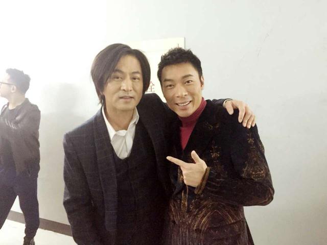 张洪量音乐先锋榜揽两大奖 后台偶遇好友许志安