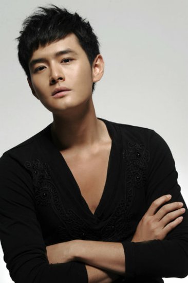 《倾世皇妃》云南正式杀青 王雨贵族气质难掩 