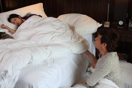 《时尚王国》东方卫视热播 激情床戏被删