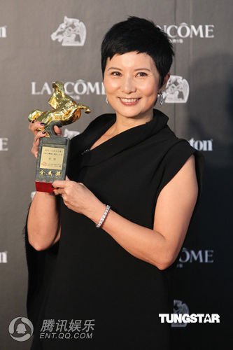 图文:金马奖颁奖 李烈获评年度杰出电影工作者