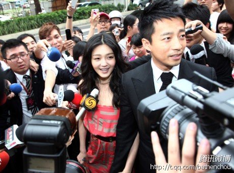 黑人范玮琪婚礼 大S携夫汪小菲到场遭媒体追堵