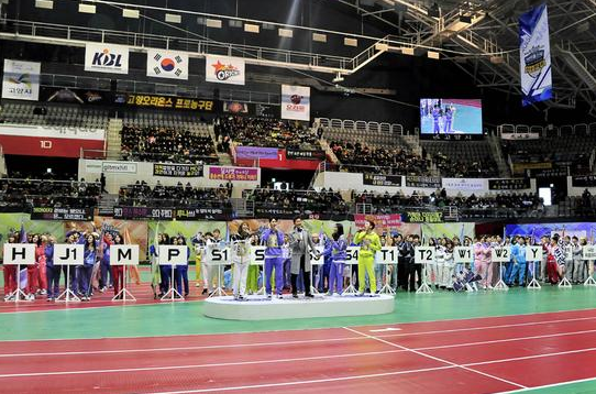 韩国偶像集体开运动会 田径篮球一项不落