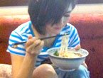謝娜認真吃飯求長胖