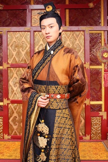新生代当红小生乔任梁继在《倾世皇妃》中饰演赵