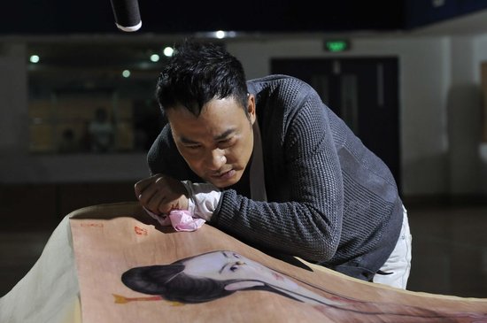 任达华《回马枪》今映 “偷蒙拐骗”无所不用