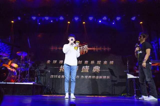 《不正常》脱颖而出 幸运儿丛日新开启音乐之路