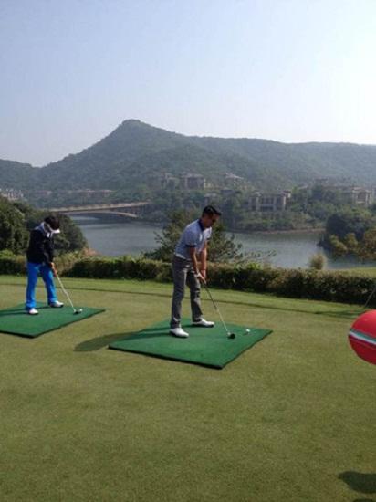 陈保元受邀明星高尔夫球慈善赛 为孤贫儿童发声