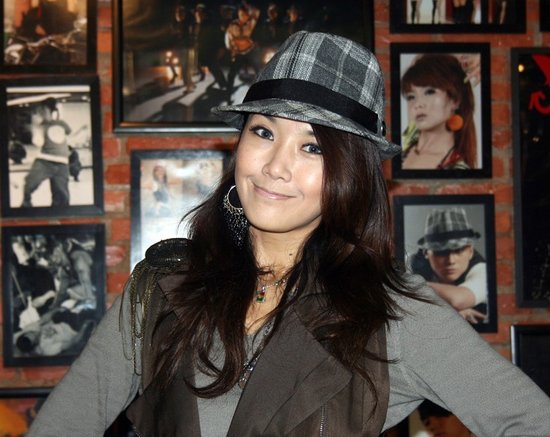 王蓉啦,歌唱事业和个人的舞蹈工作室急速发展