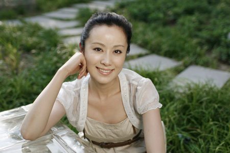 席与立加盟《边城破晓》 温婉女颠覆形象留悬念