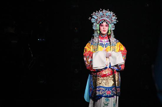 《国色天香》于毅泪洒舞台 倡导关注传统戏曲