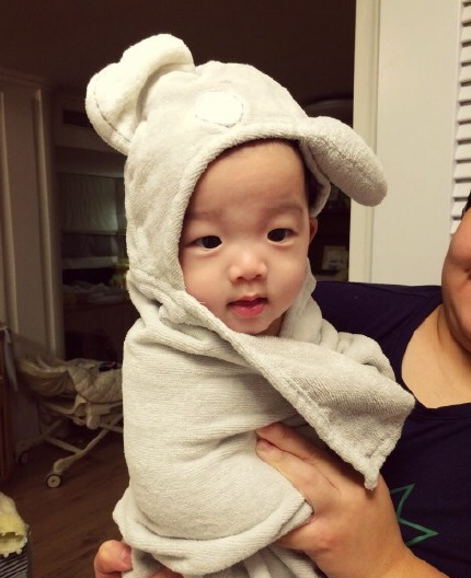 范玮琪大儿子变呆萌小飞侠 小儿子躲身后抢镜