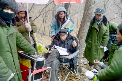 赵艺然拍《穿越烽火线》玩客串 笑谈表演不够坏