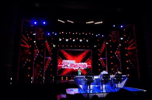 《激情唱响》首播 评委羽凡阿朵柴智屏三强并立