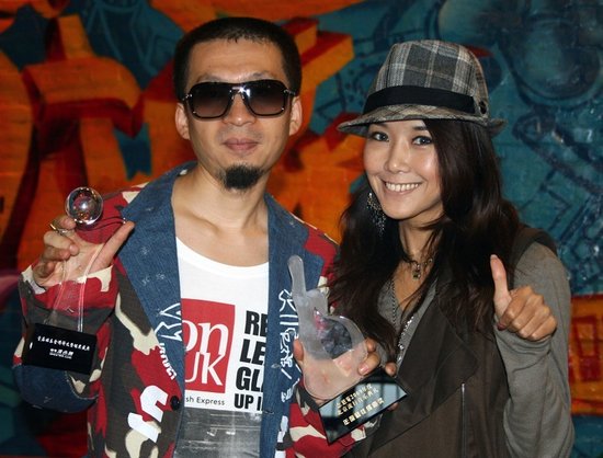 王蓉背后的强大男人帮 联手老猫打造舞曲帝国