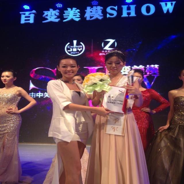 齐浠儿新戏杀青 片约不断仍坚持做公益