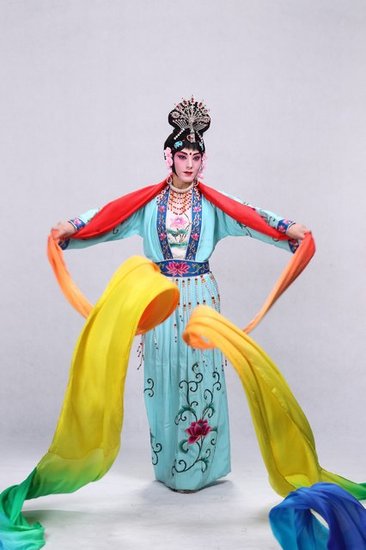 曾黎《母亲心》受追捧 《人到四十》造型惊艳