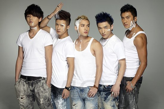 MIC男团新歌《窒息》热播 队长王浩创作显实力