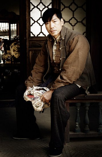 古惑仔张耀扬浪子回头 《锣鼓巷》中成九纹龙