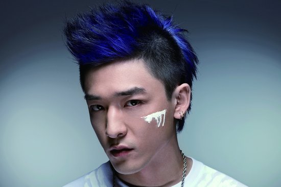 MIC男团新歌《窒息》热播 队长王浩创作显实力