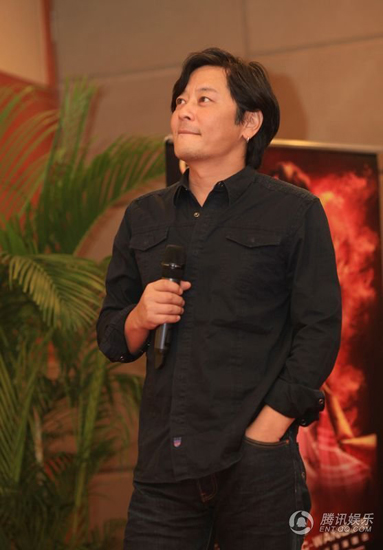 王杰独家做客腾讯寄语歌迷 直言不招人嫉是庸才