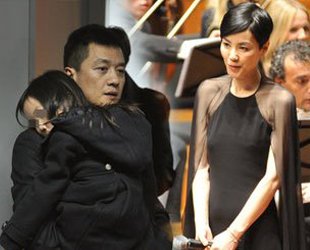 Faye Wong pjevao Sweet Charity fonda Yapeng otac i kći da se pridruže