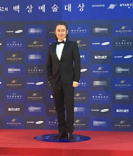 正直播百想颁奖礼:宋仲基宋慧乔牵手虐狗