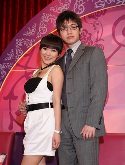 佩甄老公投身医美领域 专攻男性生殖器整形