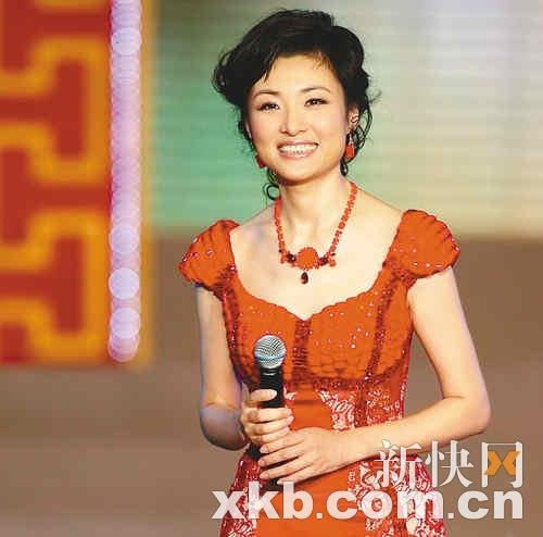 央视龙年春晚主持人确定 周涛17年来首次出局