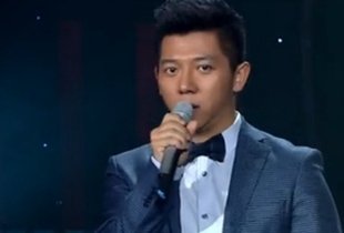 海泉在《歌手1》中担任主持人