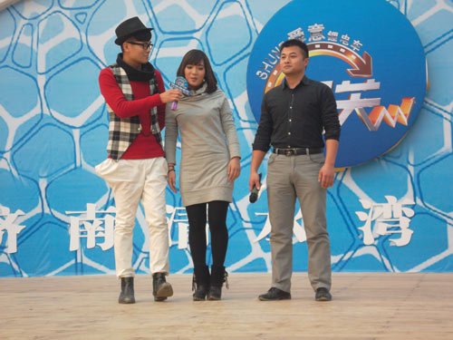 青春依舅业余跑龙套 《闯关》现场飚高音