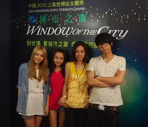 俞思远余超颖合拍MV 《欢迎来我家》场面温馨